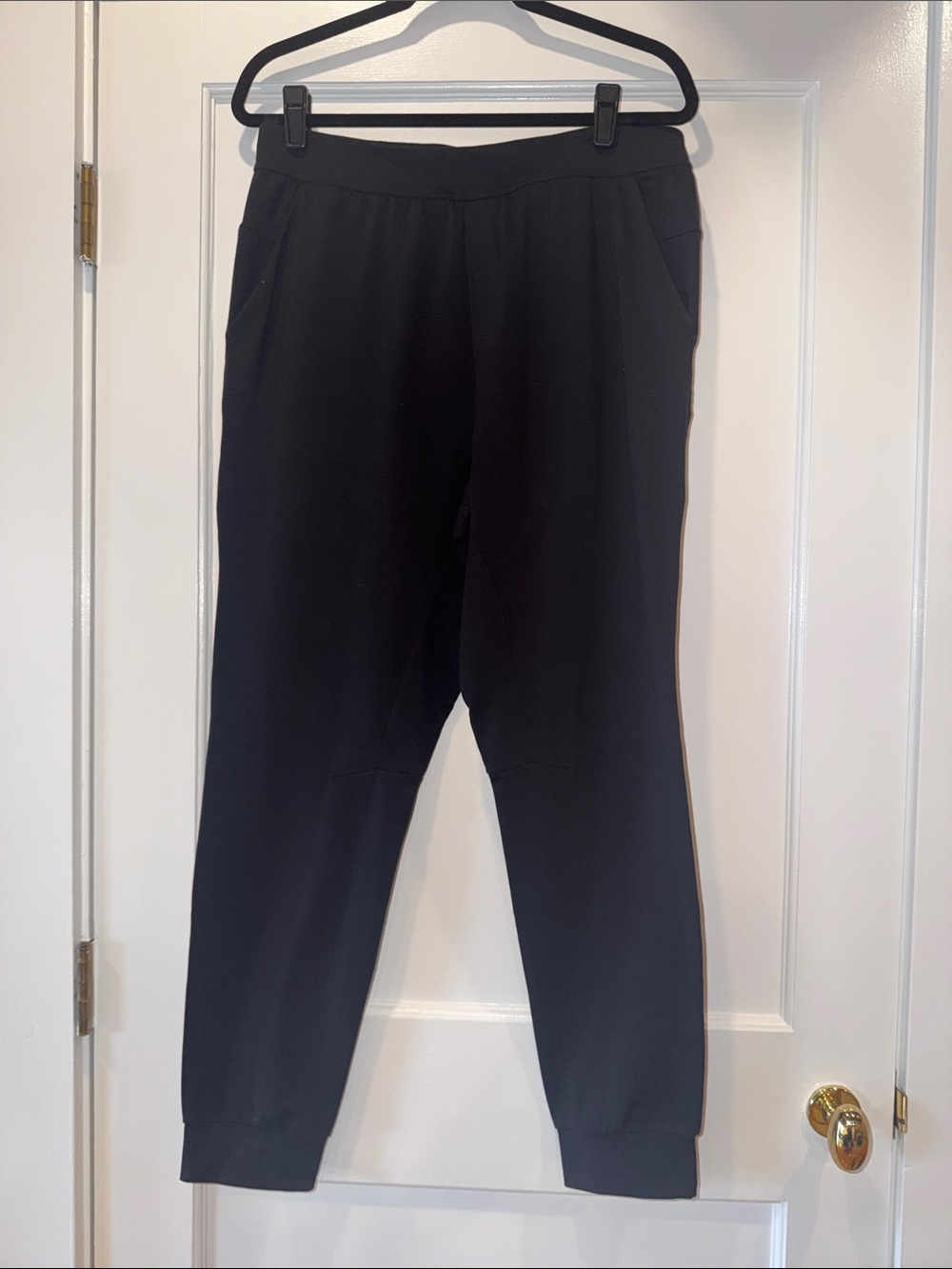 Men's Lululemon Black Jogger Pants - Classic Casual Wear
